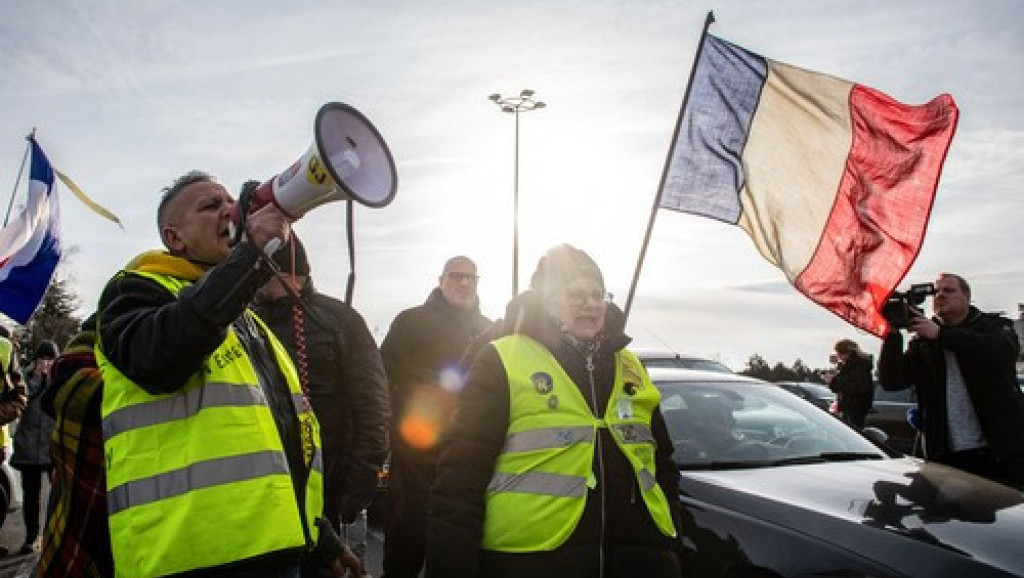Učesnici protesta protiv korona mera krenuli u konvoju od 150 vozila iz Pariza ka Briselu