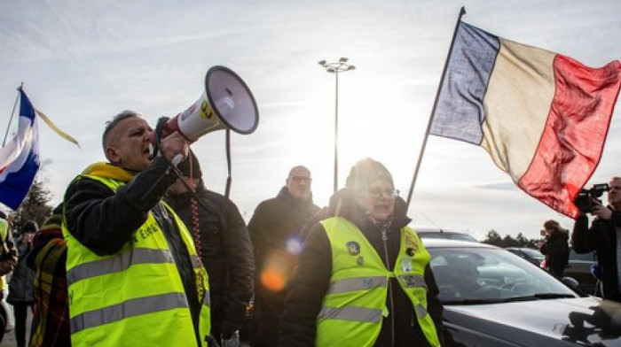 Učesnici protesta protiv korona mera krenuli u konvoju od 150 vozila iz Pariza ka Briselu