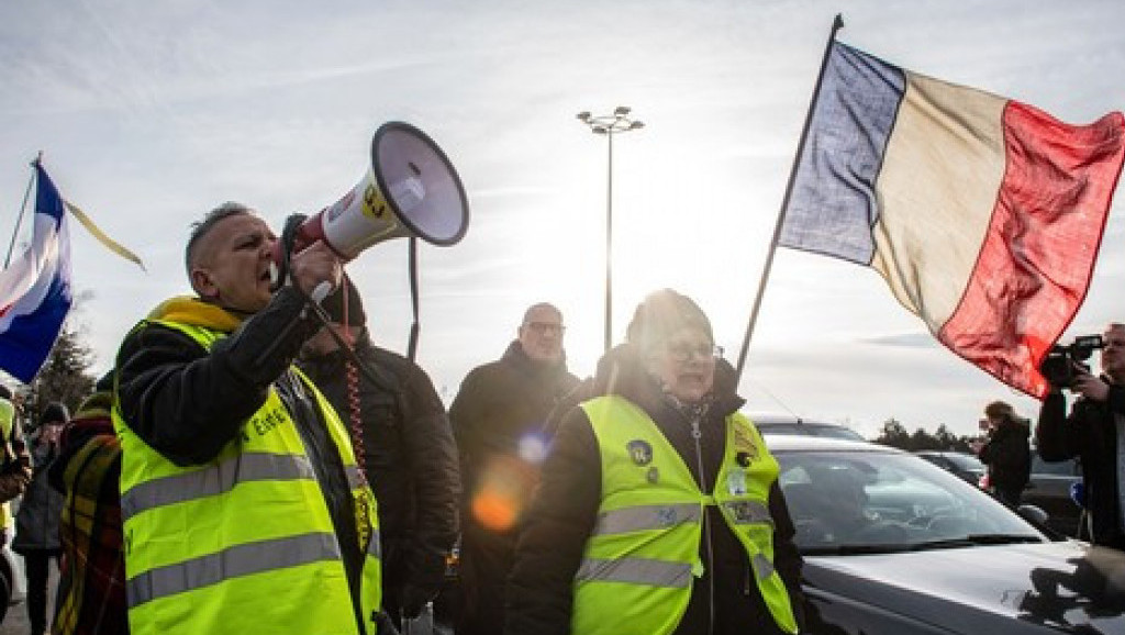 Učesnici protesta protiv korona mera krenuli u konvoju od 150 vozila iz Pariza ka Briselu