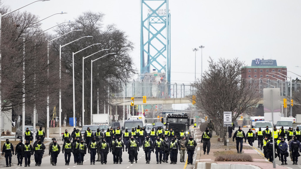 Demonstranti se sklonili sa mosta "Ambasador" koji povezuje Kanadu i SAD
