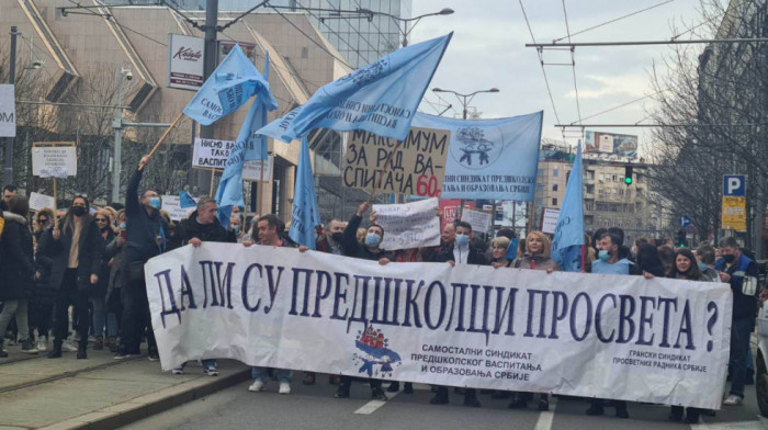 Protest prosvetnih radnika u Beogradu, blokirali su Nemanjinu ulicu