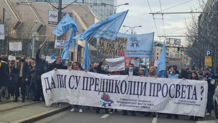 Protest prosvetnih radnika u Beogradu, blokirali su Nemanjinu ulicu