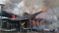 Lokalizovan požar na Adi Ciganliji: Zapalio se ugostiteljski objekat, vatru gasilo šest vatrogasnih ekipa