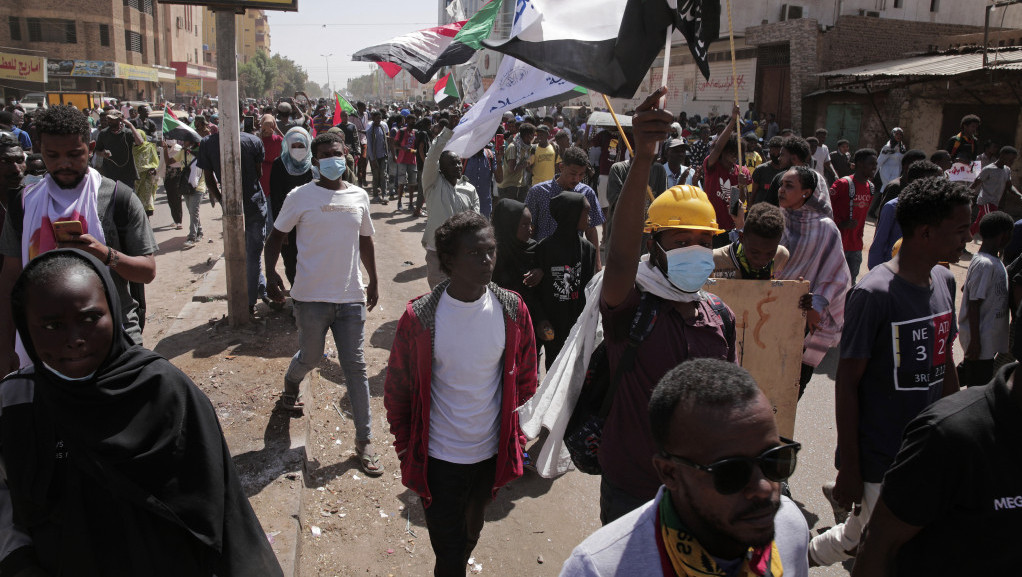 Najmasovnije demonstracije u Sudanu: Jedna osoba ubijena tokom protesta zbog oktobarskog puča