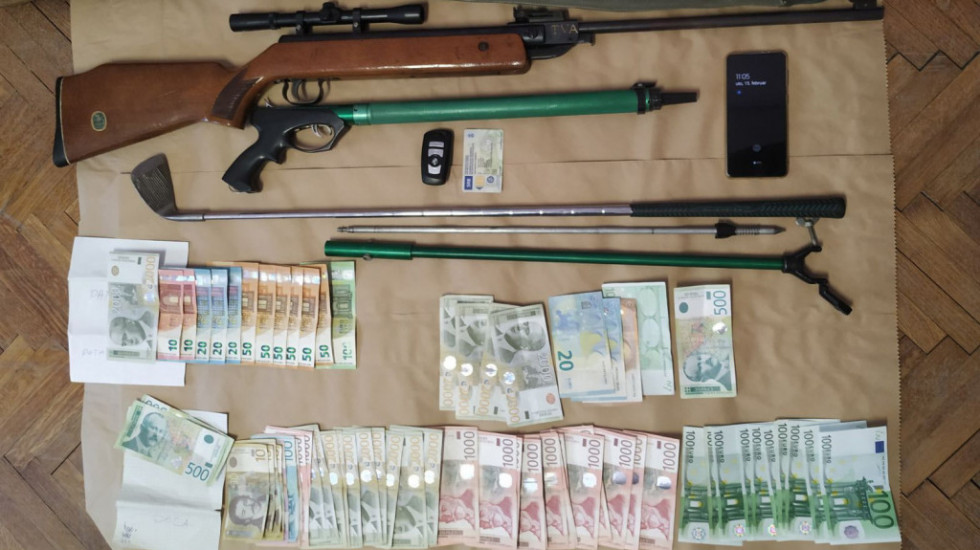 (VIDEO) Velika policijska akcija u Pančevu: Oduzeti automobili, novac, panciri i oružje, zaplenjena droga