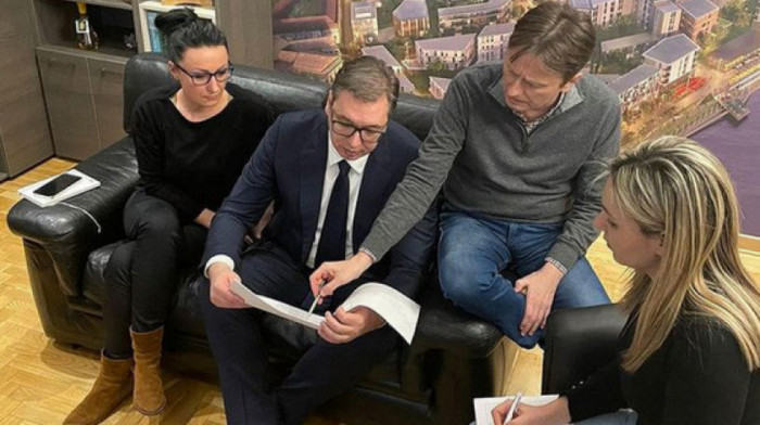 Vučić potpisao podršku izbornoj listi SNS, sakupljanje potpisa krenulo po beogradskim opštinama