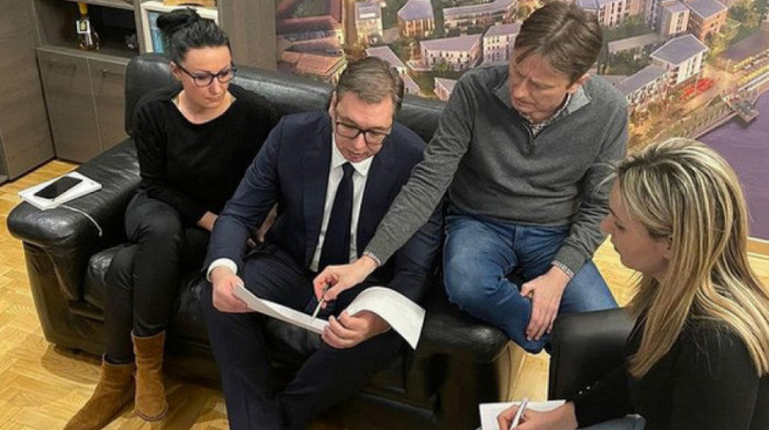 Vučić potpisao podršku izbornoj listi SNS, sakupljanje potpisa krenulo po beogradskim opštinama