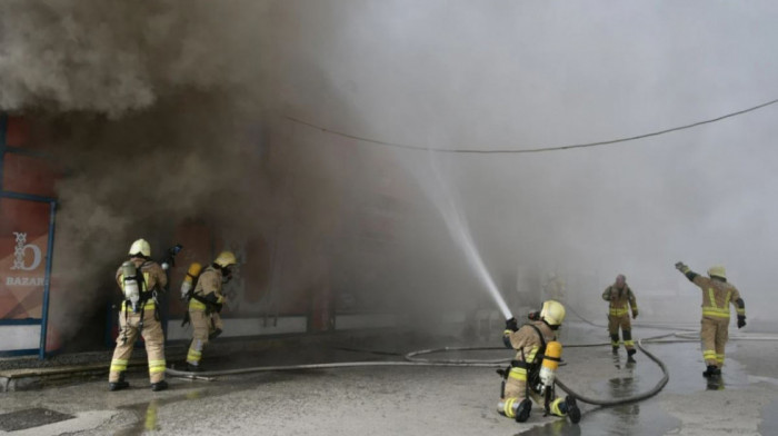Veliki požar na autobuskoj stanici u Sarajevu, ima povređenih