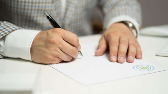 Svi kapaciteti javnih beležnika angažovani za overu potpisa za izbore
