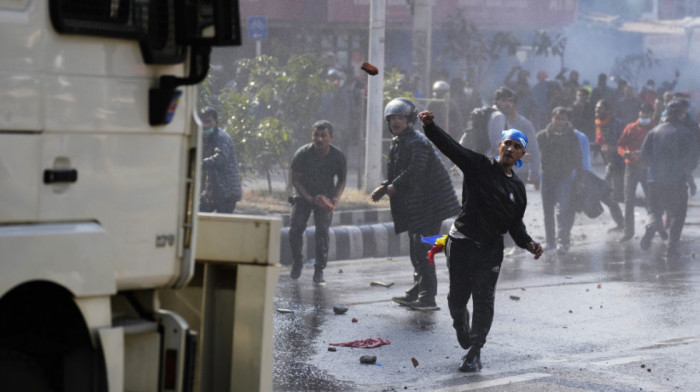 Protesti u Nepalu zbog donacije SAD, policija upotrebila suzavac i vodene topove