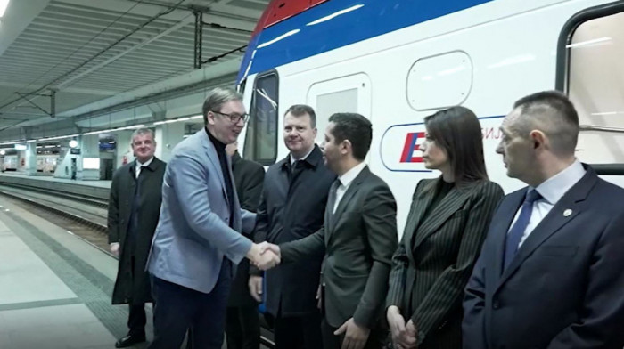 Vučić "testirao" brzu prugu: Ovo je promenjena, drugačija Srbija, ponosan sam