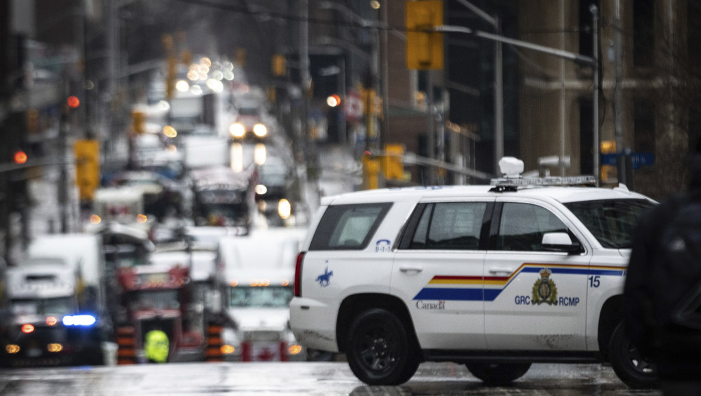 Četiri škole u Torontu pod blokadom, primećen muškarac s puškom