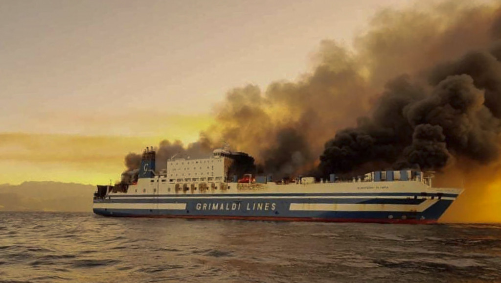 Grčki spasioci pronašli telo putnika koji se vodio kao nestao na brodu koji je zahvatio požar