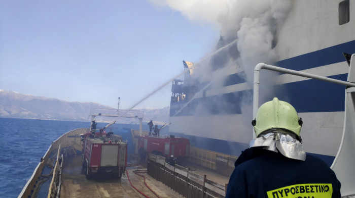 Nastavljena potraga za 10 nestalih osoba sa trajekta koji se zapalio blizu grkog ostrva Krf