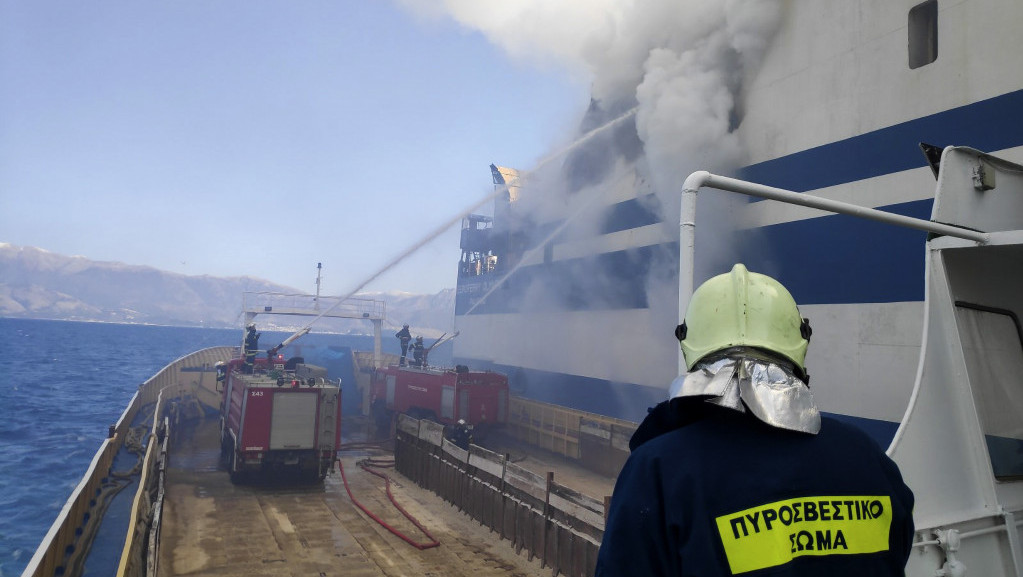 Nastavljena potraga za 10 nestalih osoba sa trajekta koji se zapalio blizu grkog ostrva Krf