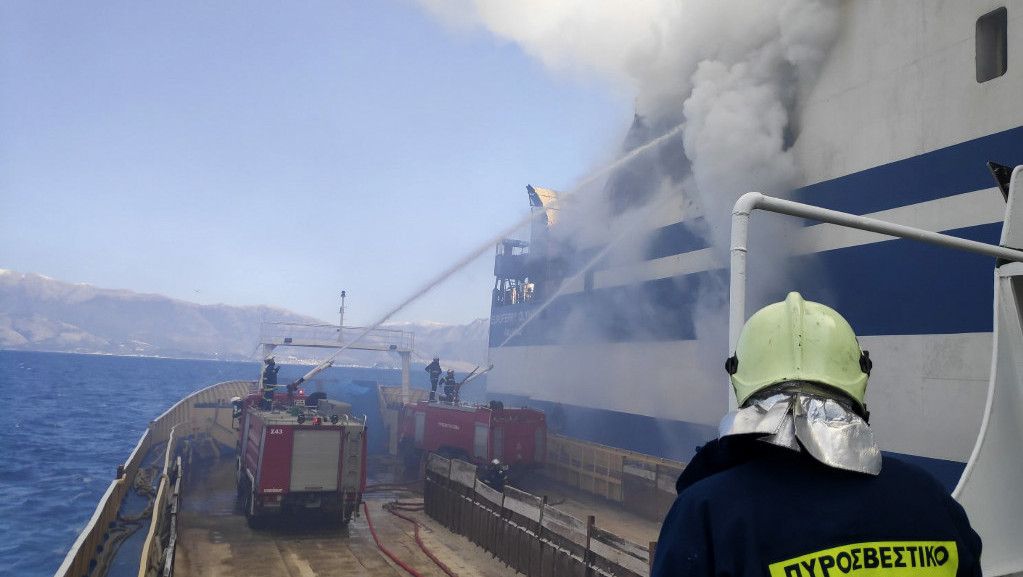 Nastavljena potraga za 10 nestalih osoba sa trajekta koji se zapalio blizu grkog ostrva Krf