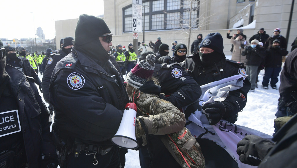 Blokada Otave traje već tri nedelje, policija hapsi demonstrante u Kanadi