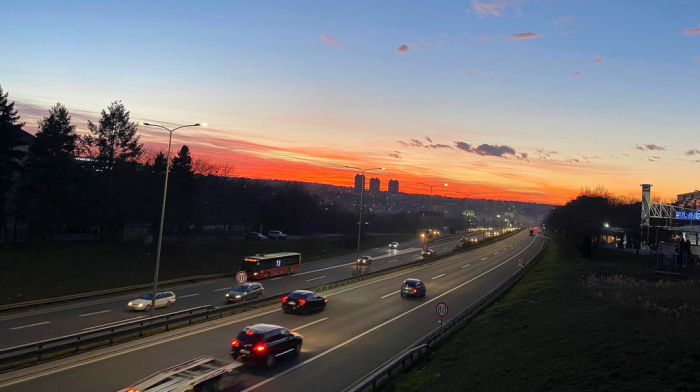 AMSS upozorava: Promenljivo stanje kolovoza donosi usporenu vožnju