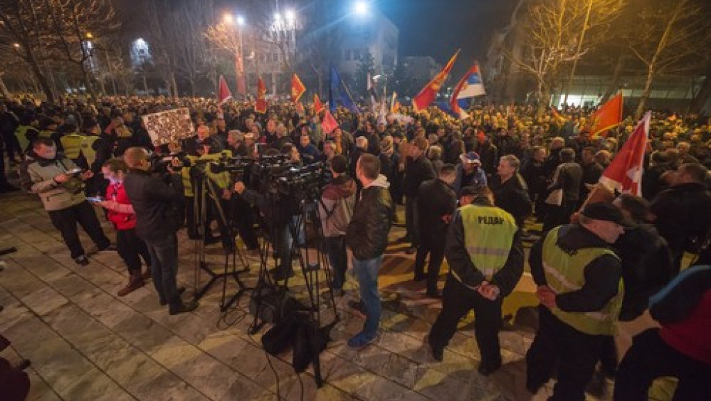 Blokada saobraćajnica u Crnoj Gori, Demokratski front protestuje zbog "izdaje izborne volje naroda"