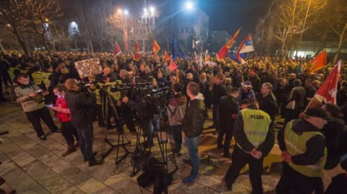 Blokada saobraćajnica u Crnoj Gori, Demokratski front protestuje zbog "izdaje izborne volje naroda"