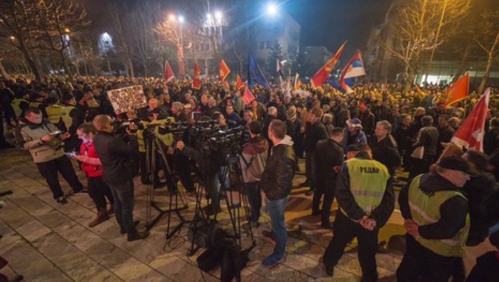 Blokada saobraćajnica u Crnoj Gori, Demokratski front protestuje zbog "izdaje izborne volje naroda"