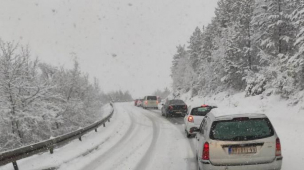 Vozači, obratite pažnju na ove "crne tačke": Najopasniji putevi u Srbiji tokom praznika