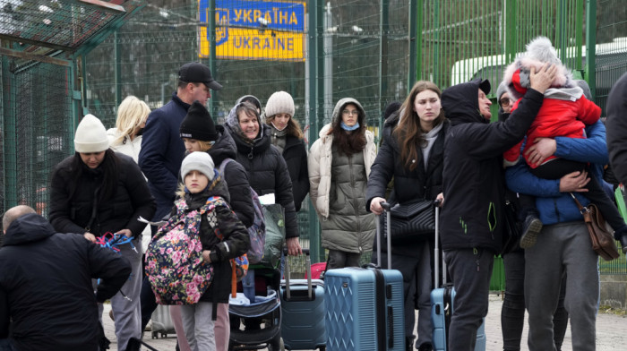 Kolone na granici između Poljske i Ukrajine duge i po 30 kilometara, među izbeglima i migranti s Bliskog istoka