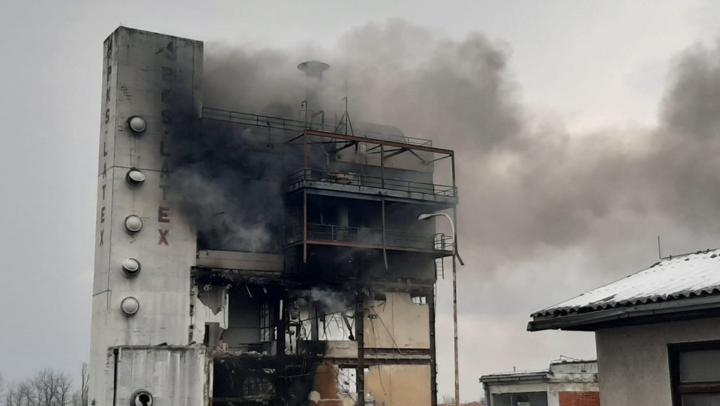 Veliki požar u Čačku: Izgorela zgrada nekadašnjeg giganta hemijske industrije