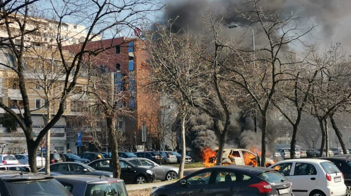 Izgoreo automobil na Novom Beogradu