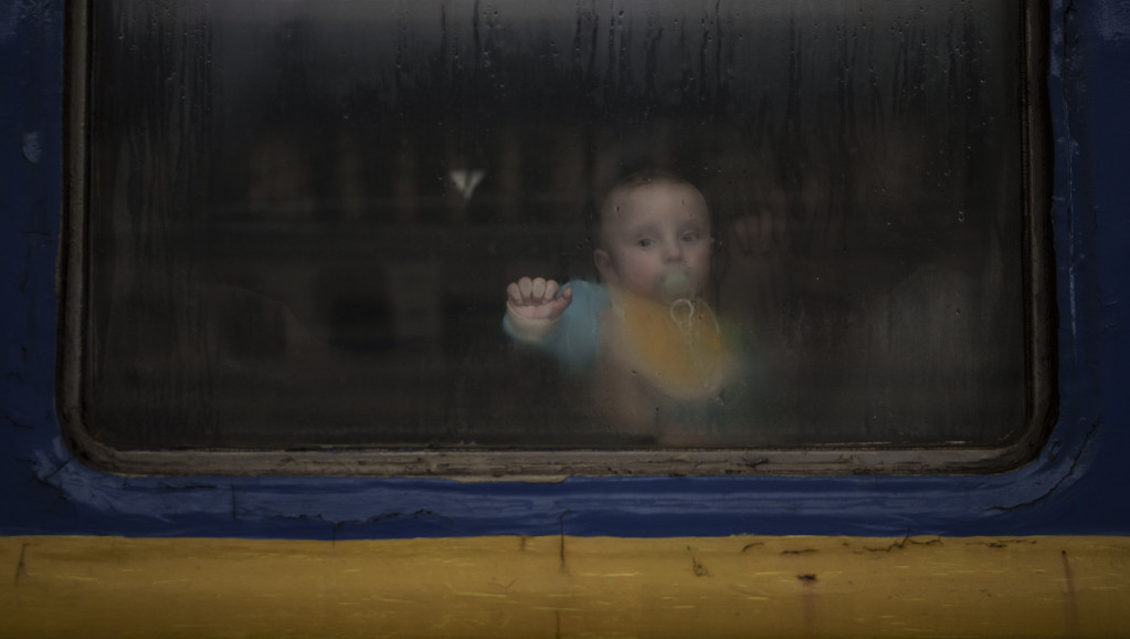 Scene bola i očaja iz ukrajinskih gradova: Bebe se rađaju u podrumima, građani uzeli oružje u ruke (FOTO)