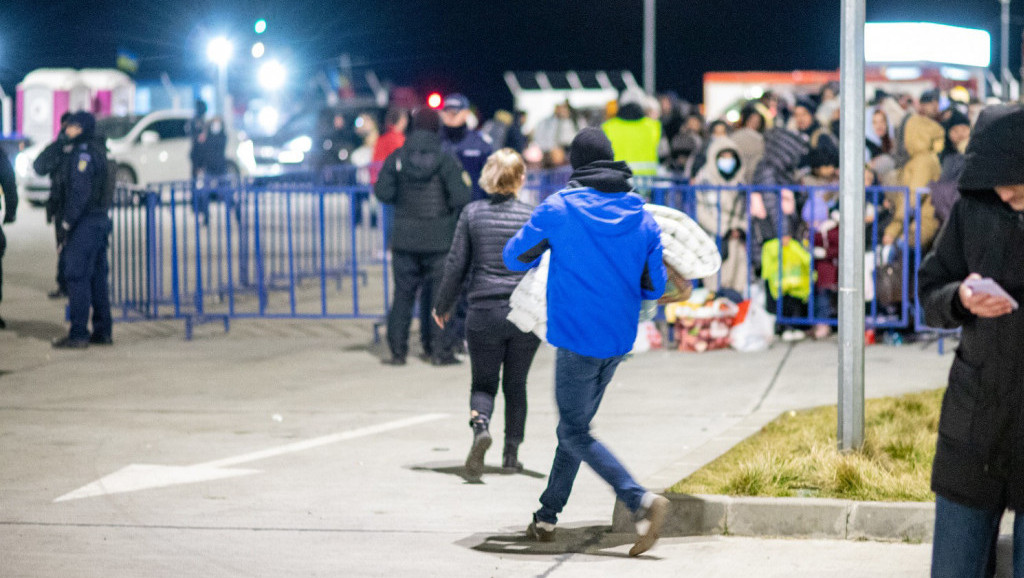 Euronews Srbija na granici Rumunije i Ukrajine: Trajektom preko Dunava dnevno stigne i 3.000 izbeglica (FOTO)