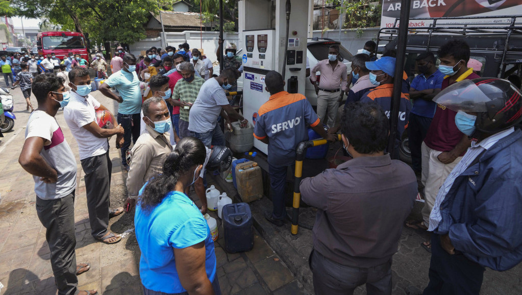 Haos na Šri Lanki: Vojska na benzinskim pumpama, pomama za uvoznim sirovinama i namirnicama