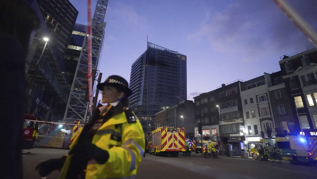Veliki požar u Londonu, gori višespratnica, 70 vatrogasaca na terenu