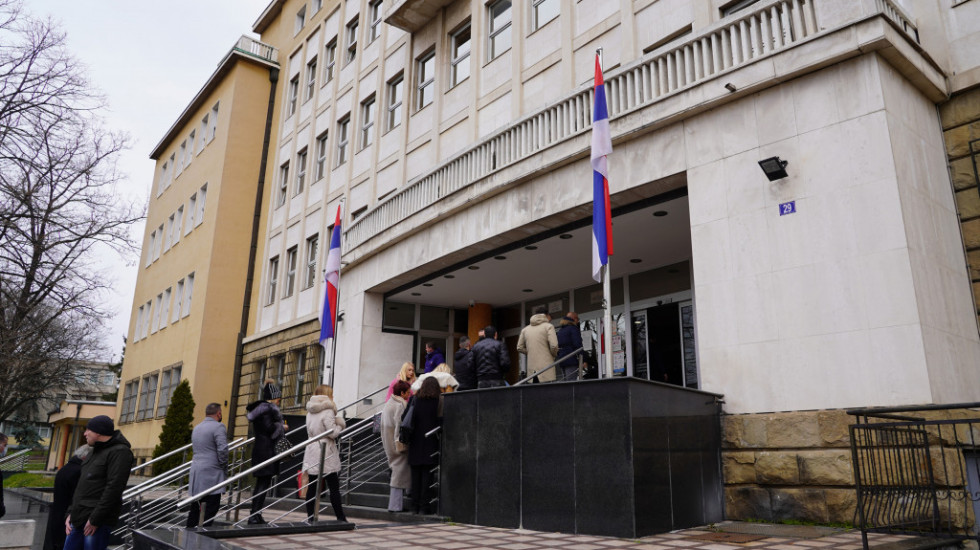 Apelacioni sud u Beogradu "Vračarcima" produžio pritvor za još tri meseca, terete se za tri ubistva i pet u pokušaju