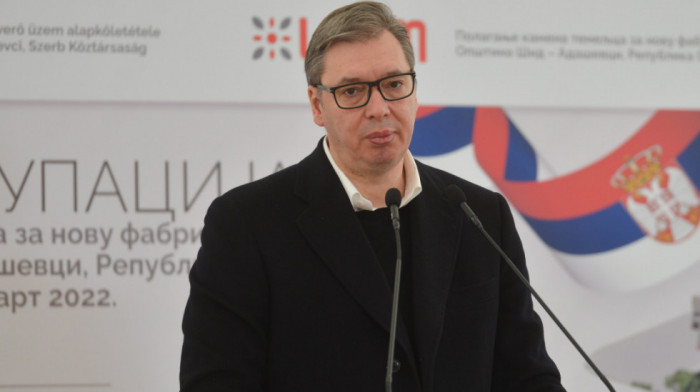 Vučić na predizbornom skupu u Kuzminu: Izgradnja autoputa donosi investitore