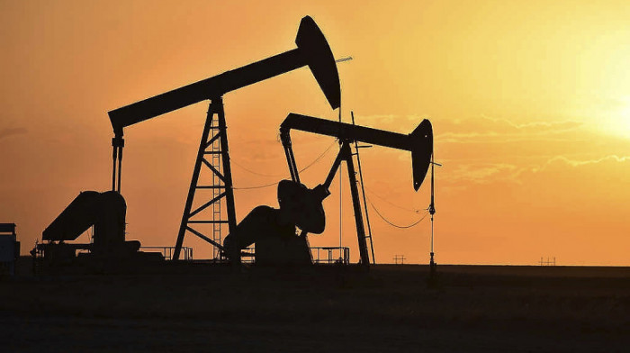 Cena sirove nafte skočila za 4,6 odsto nakon odluke Saudijske Arabije da dodatno smanji proizvodnju