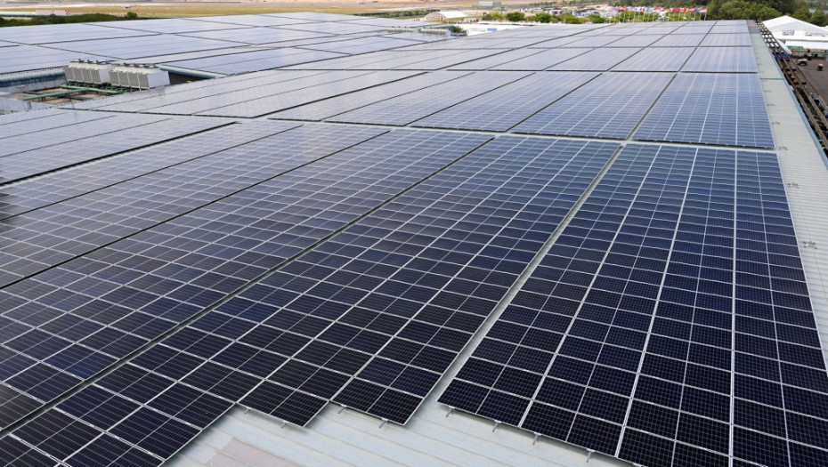 EPS potpisao prvi ugovor sa kupcem proizvođačem struje - solarna elektrana na krovu fabrike