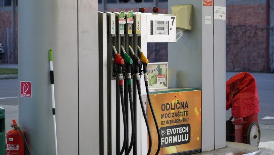 Gužve na podgoričkim pumpama zbog poskupljenja i navodnih nestašica goriva