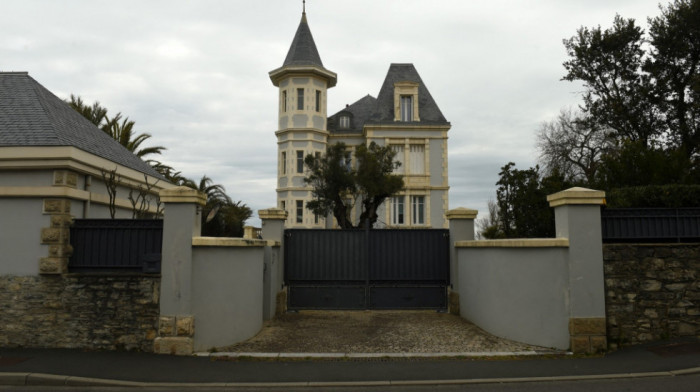 Hapšenje u mondenskom letovalištu na jugozapadu Francuske: Aktivisti upali u vilu povezanu sa Putinovim bivšim zetom