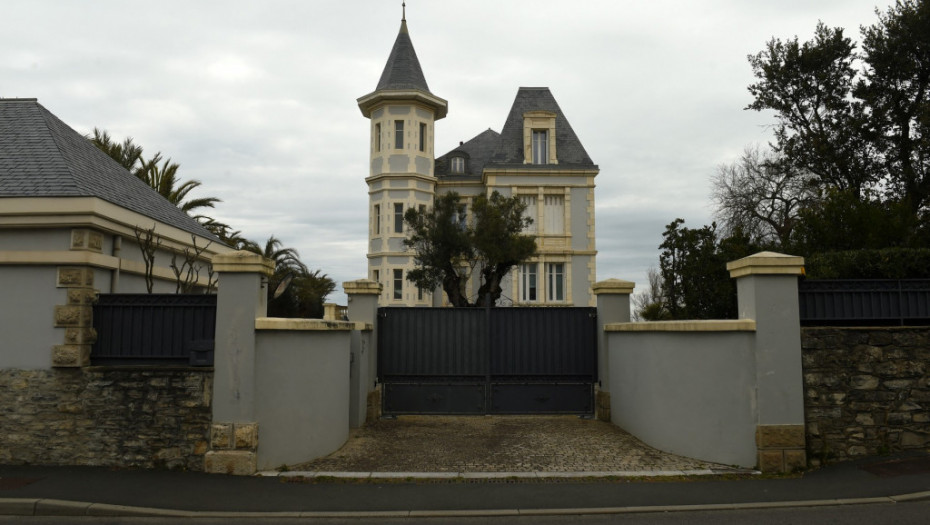 Hapšenje u mondenskom letovalištu na jugozapadu Francuske: Aktivisti upali u vilu povezanu sa Putinovim bivšim zetom