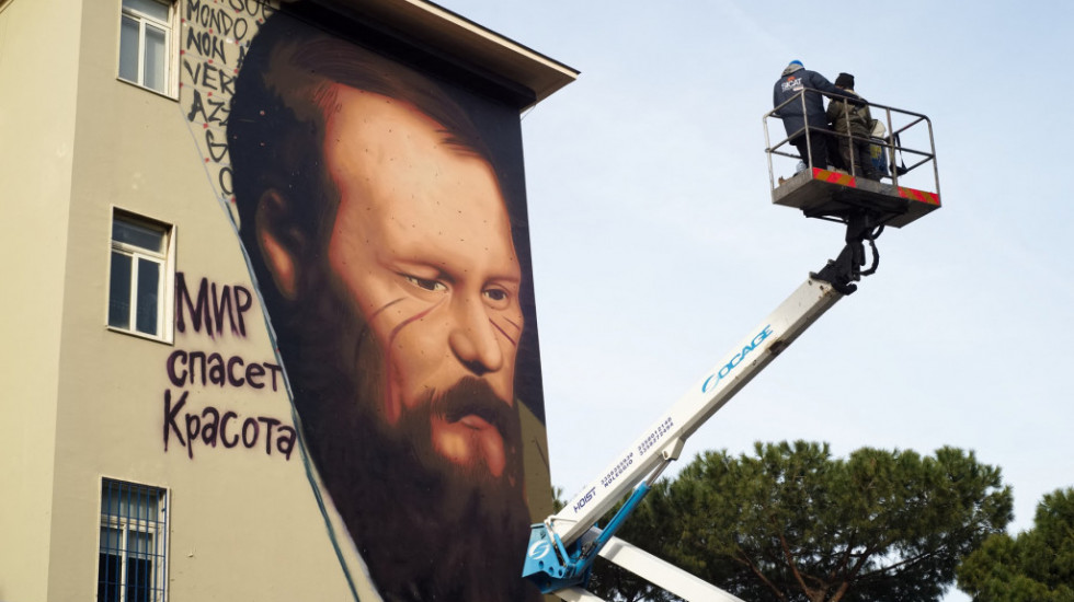 Ulični umetnik posvetio mural Dostojevskom u Napolju kao odgovor na bojkot ruske kulture