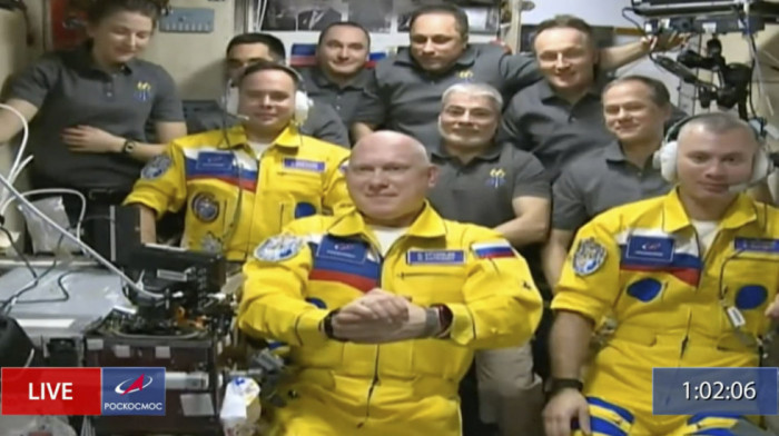 Ruski kosmonauti stigli na Međunarodnu svemirsku stanicu u bojama ukrajinske zastave: "Nagomilalo se žutog materijala"