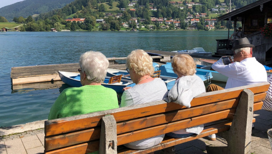 Žene u Srbiji duže primaju penziju od muškaraca