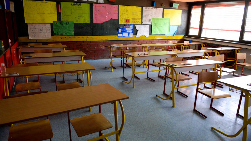 Srednjoškloci u centralnoj Srbiji sutra u školskim klupama, osnovci još nedelju dana na raspustu