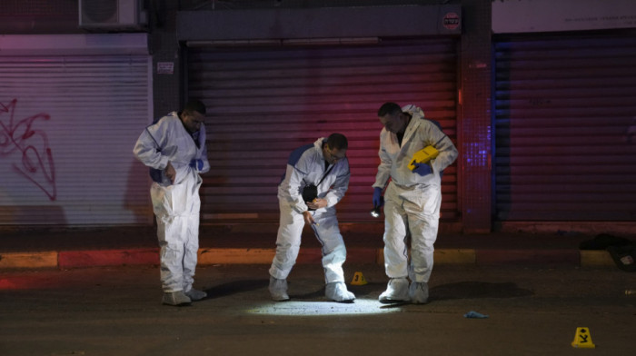 Dve osobe poginule u pucnjavi u Haderi, policija ubila napadače
