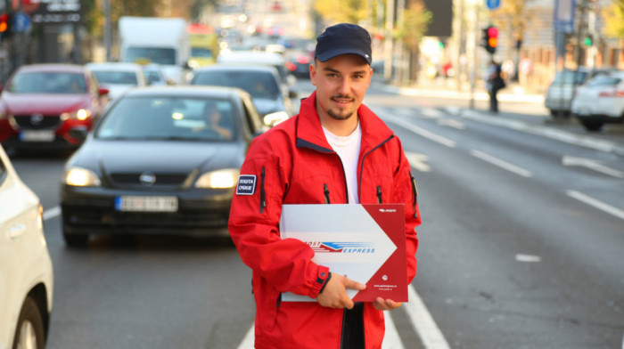 Zaposleni u Pošti od danas u novim uniformama