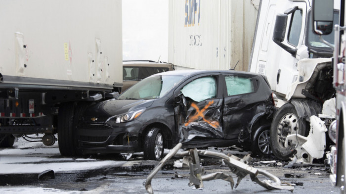 Lančani sudari u Moskvi: Učestvovalo više od 50 vozila, jedna osoba poginula