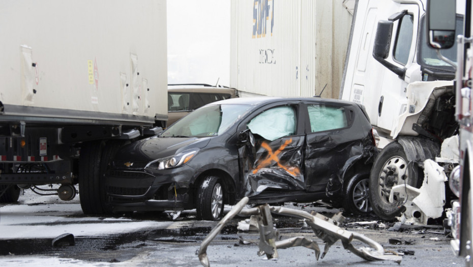 Lančani sudari u Moskvi: Učestvovalo više od 50 vozila, jedna osoba poginula