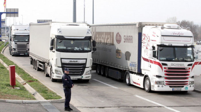 Teretna vozila čekaju na prelazu Šid četiri sata, na Kelebiji tri