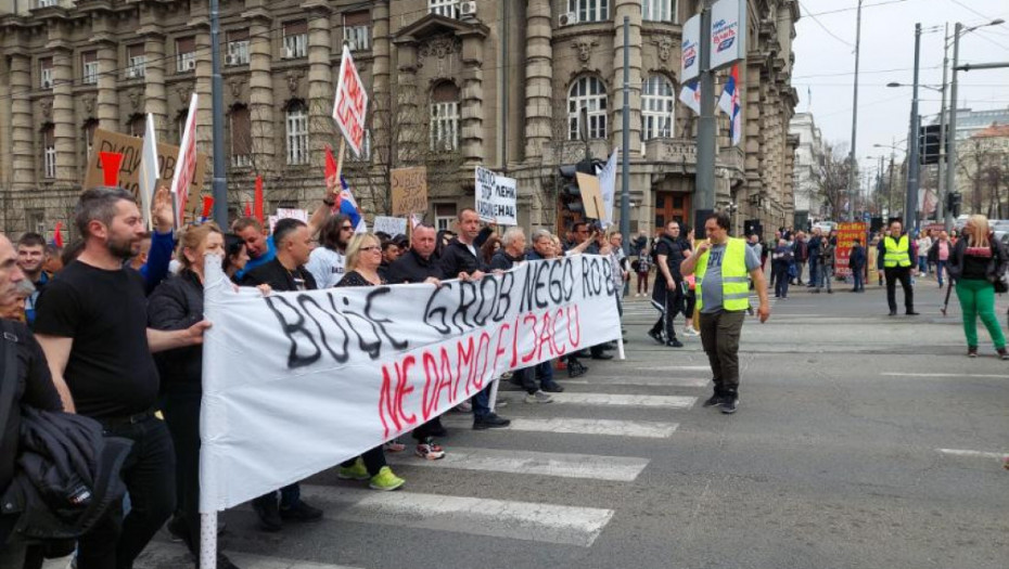 Pijačni prodavci posle razgovora s Vučićem: Daleko smo od rešenja, ali kase neće biti na pijacama od 1. maja